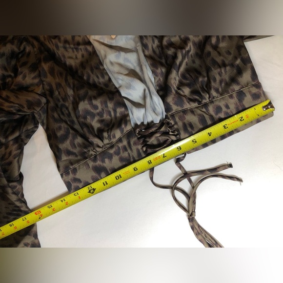 Neck Balloon Sleeve Lace Up Top
Animal Print Plunge -Size 2 (XS) 4 (S) Brand new - Picture 6 of 6